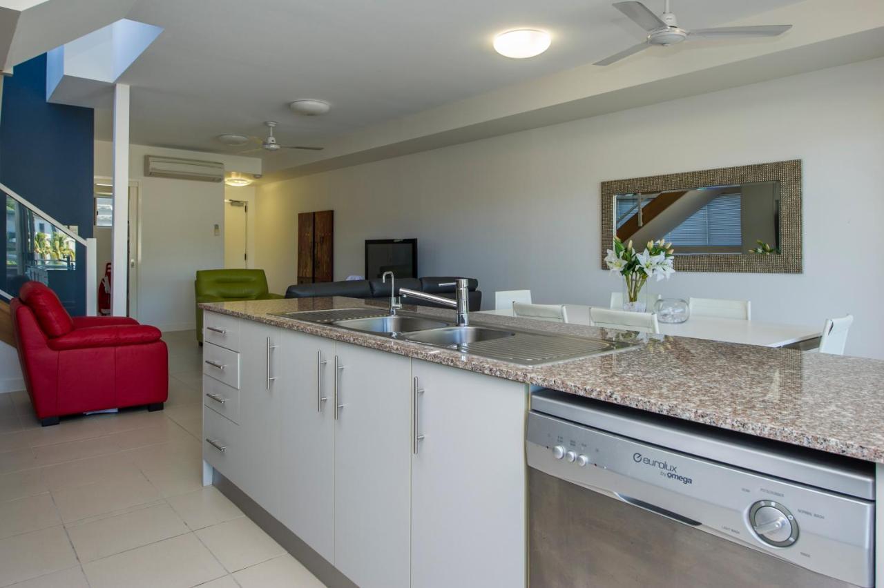 Beachside Magnetic Harbour Apartments Nelly Bay Bagian luar foto