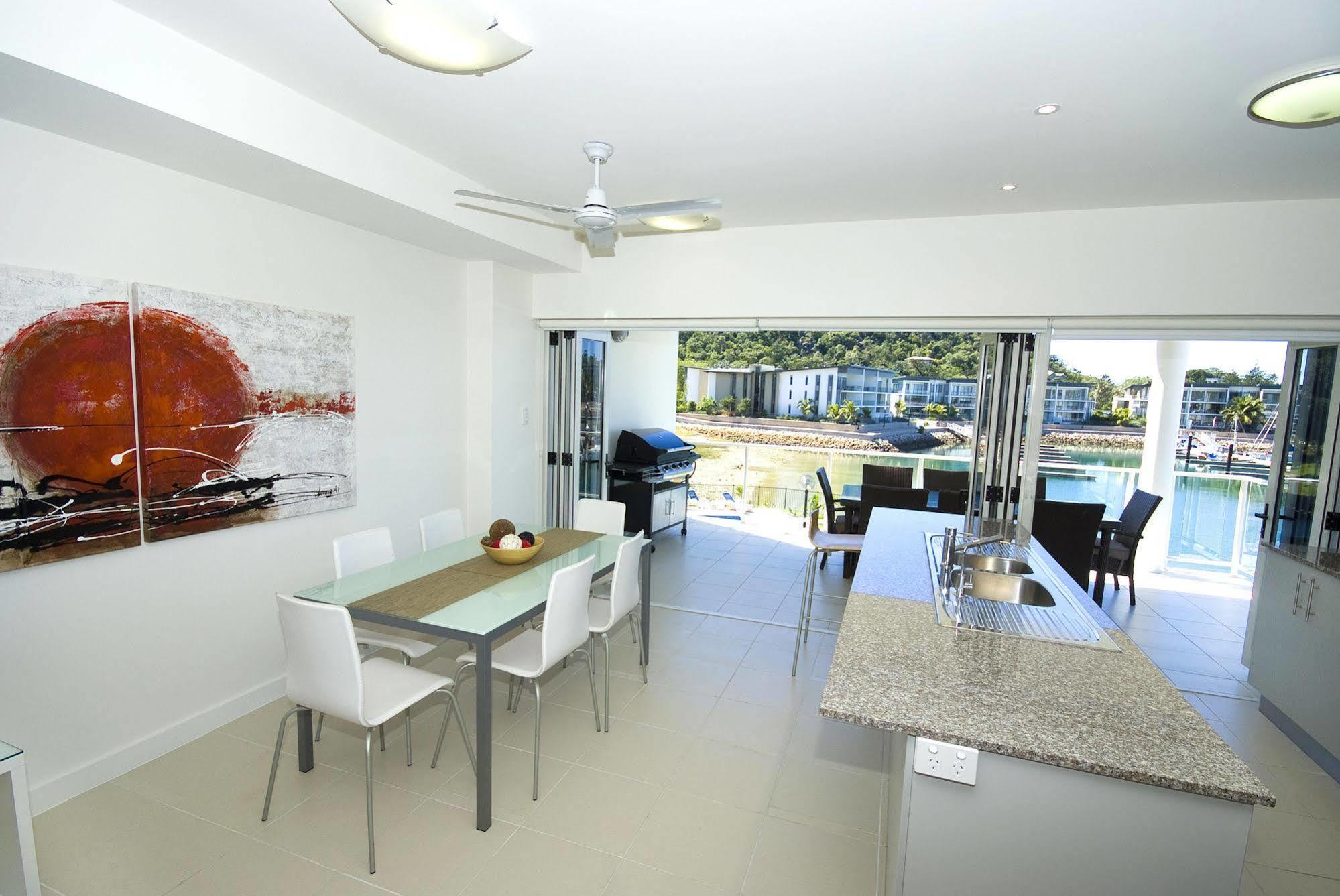 Beachside Magnetic Harbour Apartments Nelly Bay Bagian luar foto