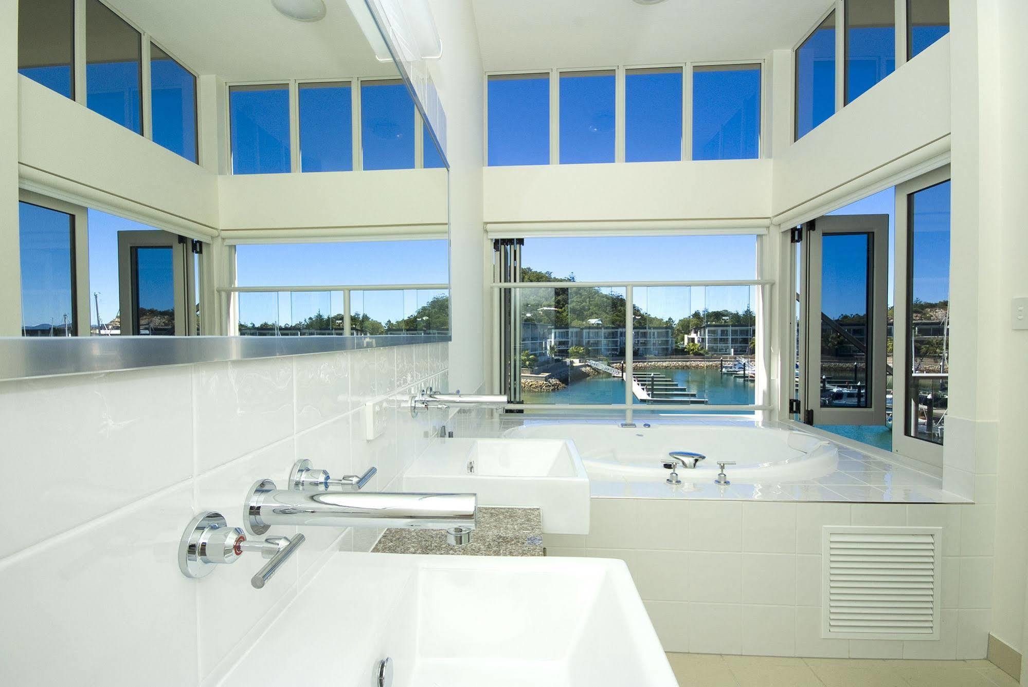 Beachside Magnetic Harbour Apartments Nelly Bay Bagian luar foto