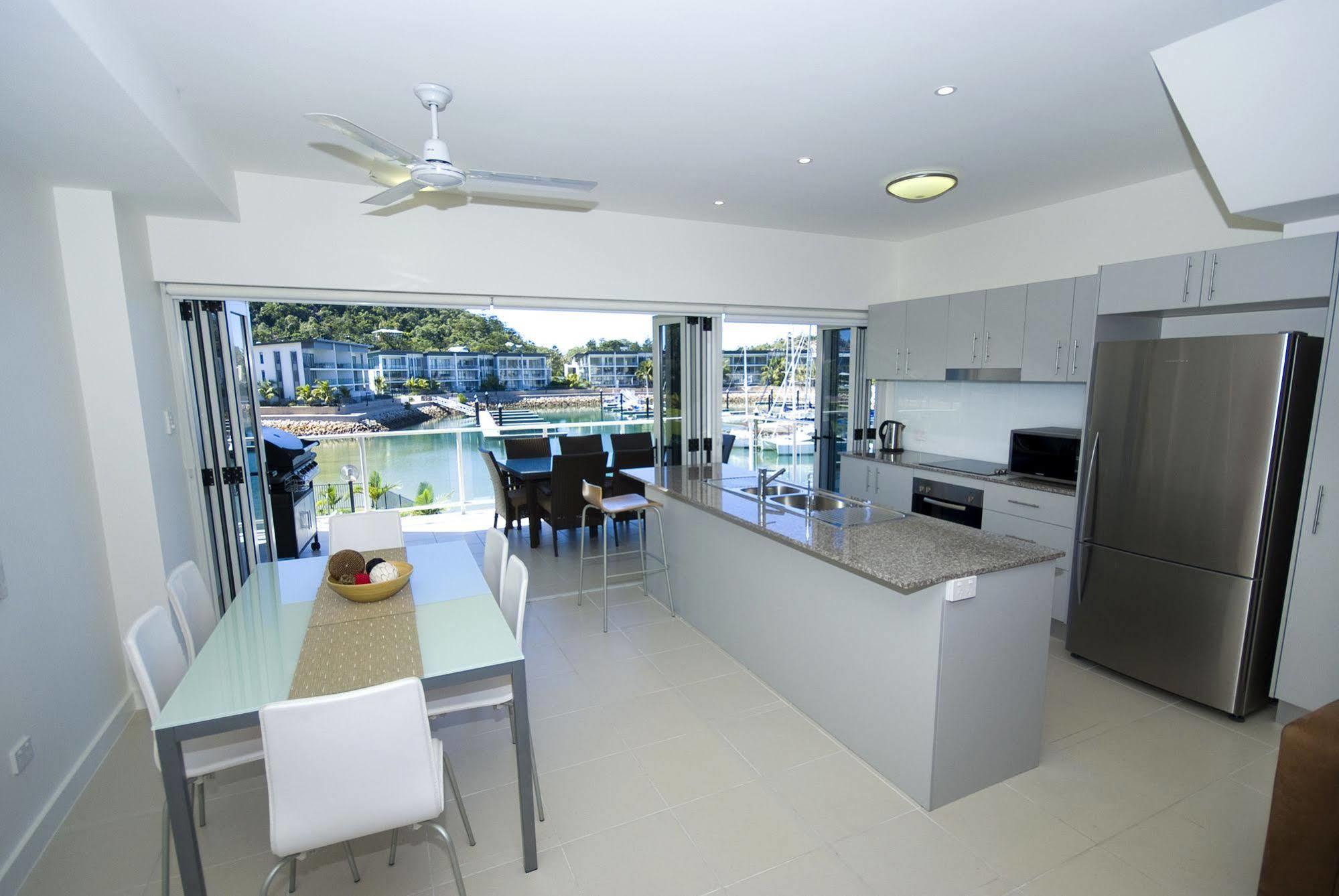 Beachside Magnetic Harbour Apartments Nelly Bay Bagian luar foto