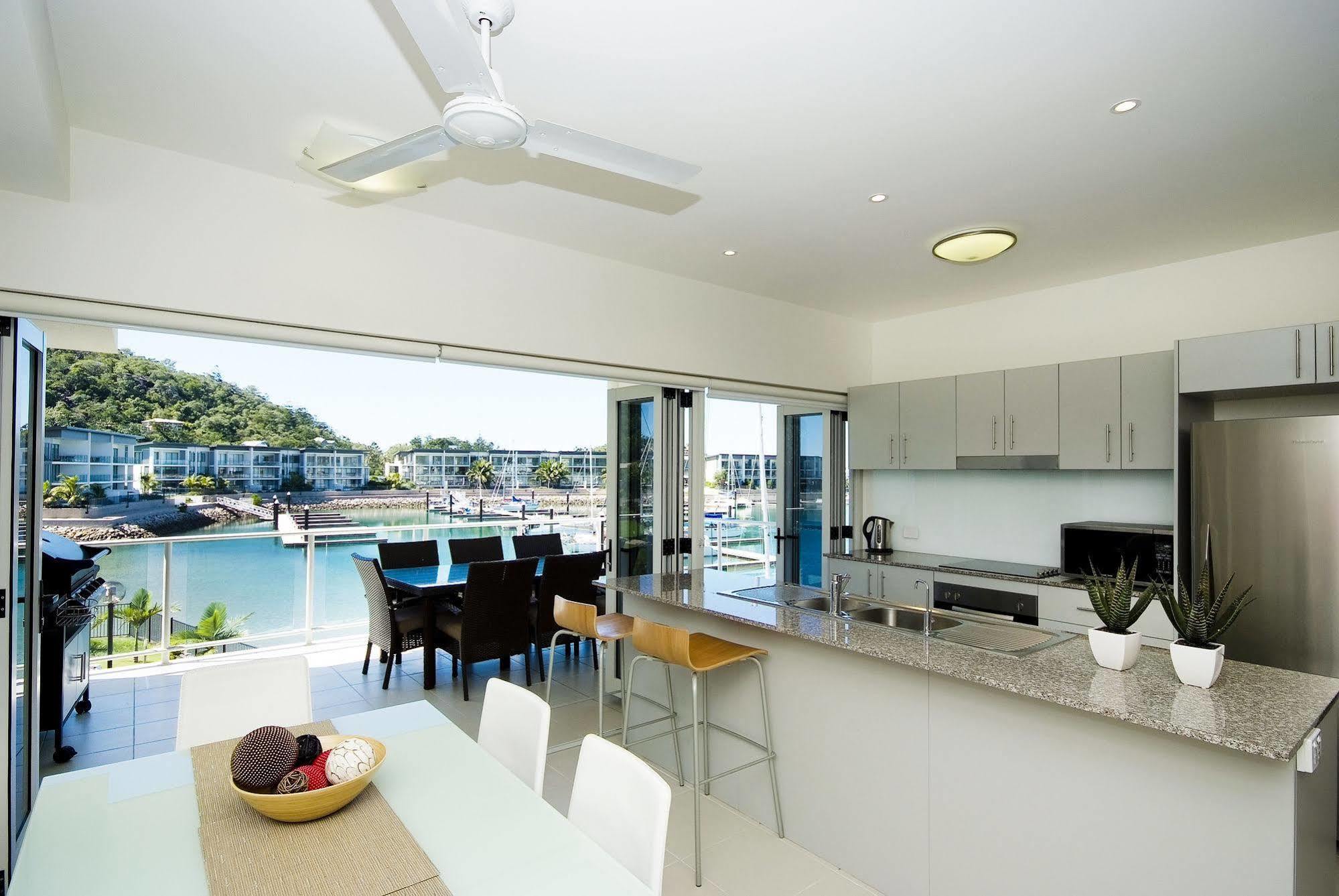 Beachside Magnetic Harbour Apartments Nelly Bay Bagian luar foto